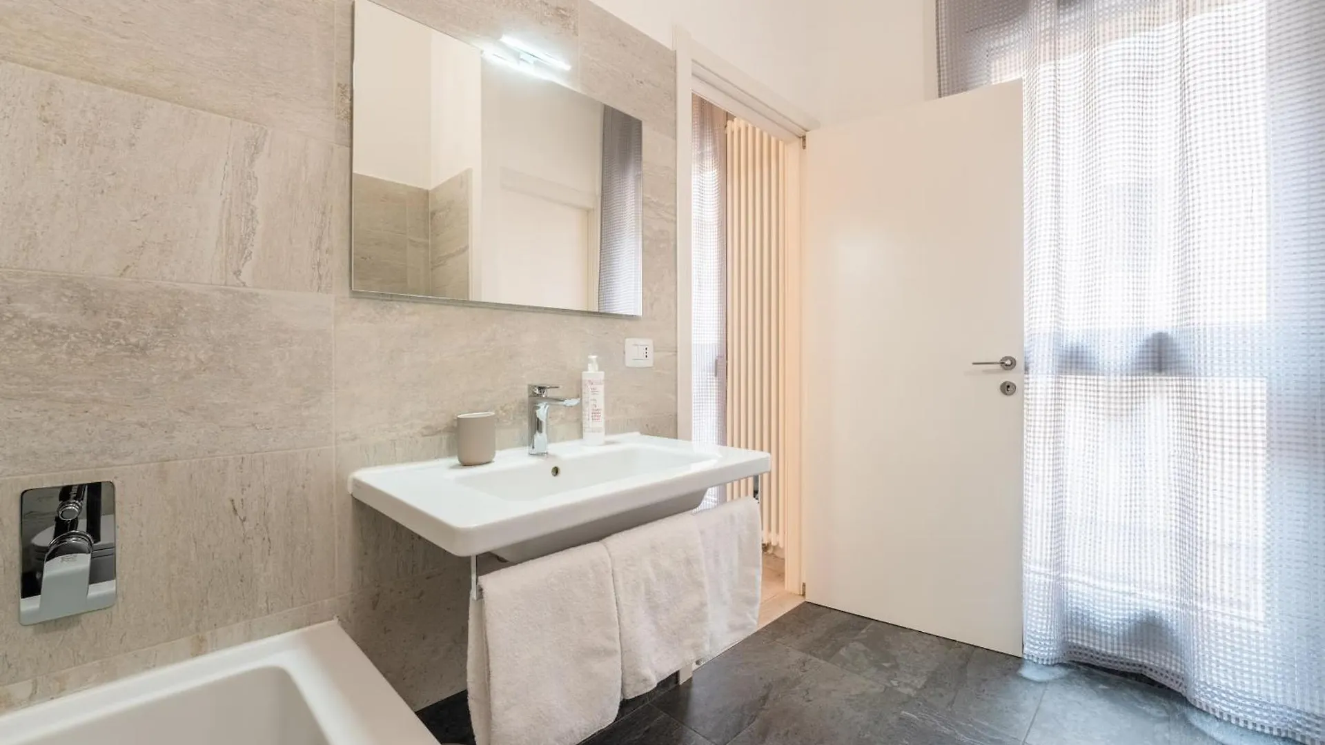 Mugiasca Modern Apartment By Wonderful Italy كومو 0*,  إيطاليا