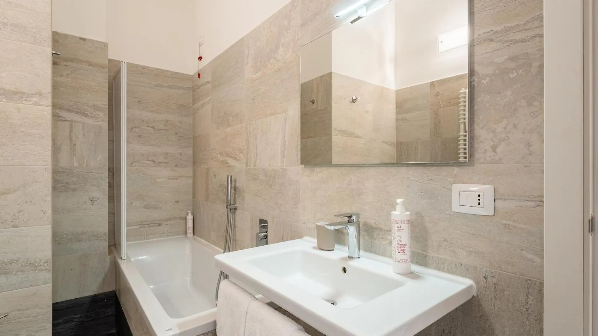 Mugiasca Modern Apartment By Wonderful Italy كومو 0*,  إيطاليا